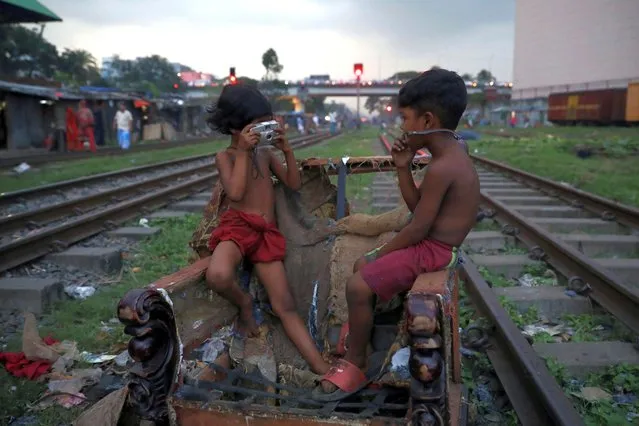 Children act out taking pictures with a non-functioning camera in Dhaka, Bangladesh, September 16, 2019. (Photo by Mohammad Ponir Hossain/Reuters)