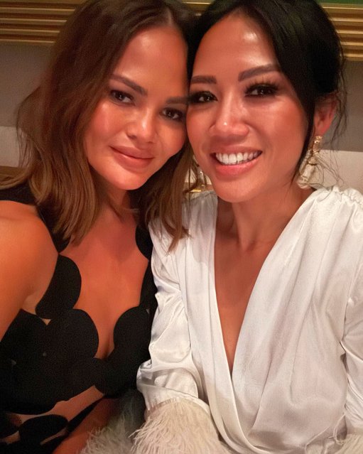 American model Chrissy Teigen (L) celebrates her sister Tina’s birthday in the second decade of August 2024. (Photo by chrissyteigen/Instagram)