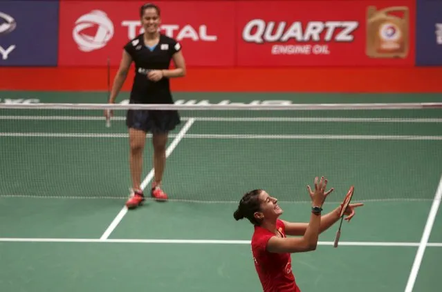 Spain's Carolina Marin (R) reacts after beating India's Saina Nehwal during their  women's finals badminton match at the BWF World Championships in Jakarta, August 16, 2015. (Photo by Reuters/Beawiharta)
