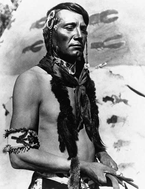 A Native American man, the yellow head of the Glacier National Park Reserve shown around September 30, 1930. (Photo by AP Photo)