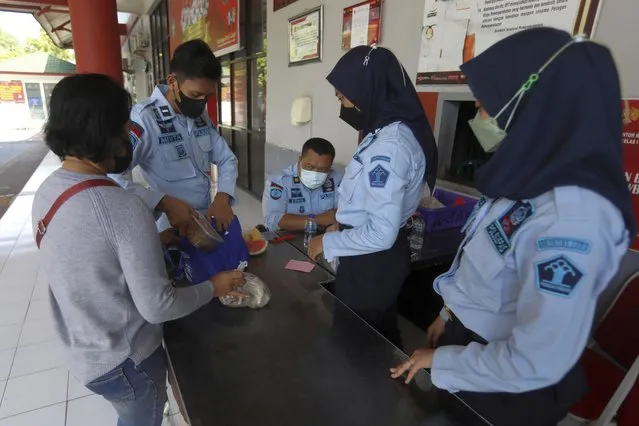 Security officers inspect food items brought by a visitor before entering the Surabaya Prison where militant Umar Patek was incarcerated in Porong, East Java, Indonesia, Thursday, December 8, 2022. The Islamic militant convicted of making the explosives used in the 2002 Bali bombings that killed over 200 people was paroled Wednesday, Dec. 7, 2022 – after serving about half of his original 20-year prison sentence – despite strong objections by Australia, which lost scores of citizens in the Indonesian attacks. (Photo by Trisnadi/AP Photo)