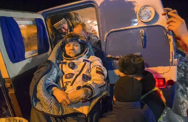 Ground personnel carry International Space Station (ISS) crew member Oleg Kononenko of Russia after landing near the town of Dzhezkazgan (Zhezkazgan), Kazakhstan, December 11, 2015. (Photo by Andrey Shelepin/Reuters/GCTC)