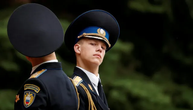 Members of the honor guard attend the changing of guards ceremony at the Tomb of the Unknown Soldier by the Kremlin wall in central Moscow during the soccer World Cup, Russia, July 5, 2018. (Photo by Christian Hartmann/Reuters)