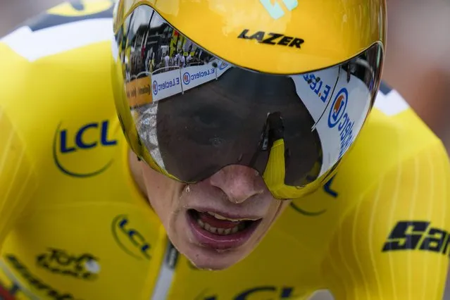 Stage winner and overall leader Denmark's Jonas Vingegaard strains during the sixteenth stage of the Tour de France cycling race, an individual time trial over 22.5 kilometers (14 miles) with start in Passy and finish in Combloux, France, Tuesday, July 18, 2023. (Photo by Daniel Cole/AP Photo)