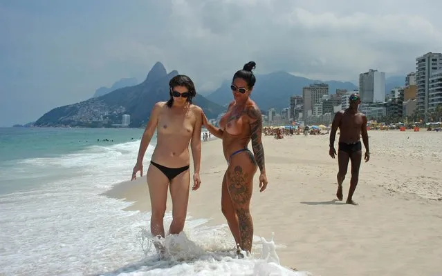 Two topless bathers enjoying the sunshine on Ipanema Beach, South Zone of Rio de Janeiro, on the afternoon of Thursday, March 19, 2015. (Photo by Alessandro Buzas/Agência O Dia/Estadão Conteúdo)