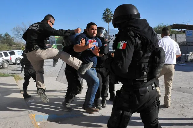 A policeman kicks a demonstrator as others detain him during a protest against the rising prices of gasoline enforced by the Mexican government, in Monclova, in Coahuila state, Mexico, January 5, 2017. (Photo by Fidencio Alonso/Reuters/Courtesy of Zocalo de Monclova)