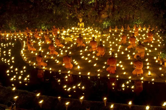 Buddhist monks pray during Makha Bucha day at Wat Pan Tao in Chiang Mai, Thailand, February 22, 2016. (Photo by Athit Perawongmetha/Reuters)