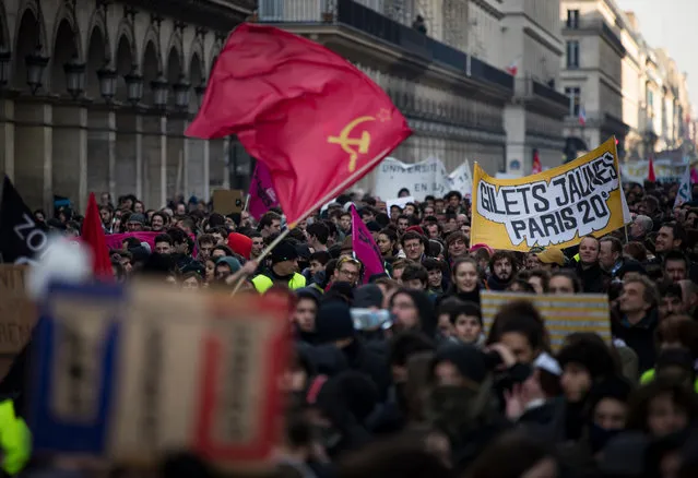 Protestors march during a nationwide general strike in Paris, France, 05 February 2019. French labor union General Confederation of Labor (CGT) called for a nationwide general strike in the public and private sector, and also included students, in support of the “yellow vest” (gilet jaunes) movement. (Photo by Ian Langsdon/EPA/EFE)