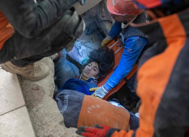 Emergency personnel conduct a rescue operation to save 16-year-old Melda from the rubble of a collapsed building in Hatay, southern Turkey, on February 9, 2023, where she has been trapped since a 7.8-magnitude earthquake struck the country's south-east. The combined death toll has risen to over 1,900 for Turkey and Syria after the region's strongest quake in nearly a century on February 6, 2023. Turkey's emergency services said at least 1,121 people died in the 7.8-magnitude earthquake, with another 783 confirmed fatalities in Syria, putting that toll at 1,904. (Photo by Bulent Kilic/AFP Photo)