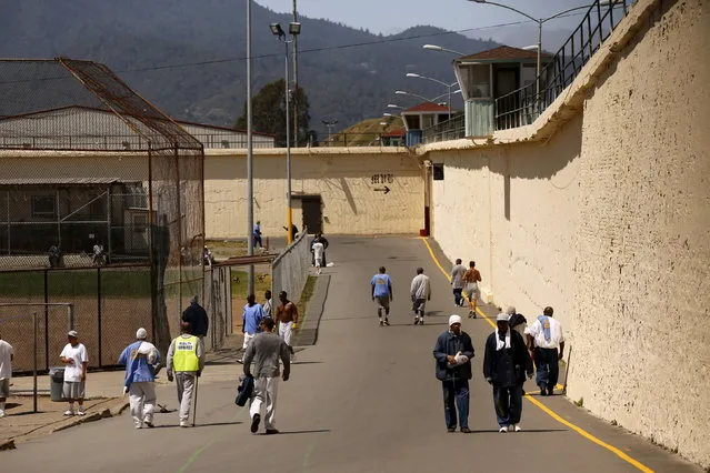Prisoners walk in the exercise yard at San Quentin State Prison in San Quentin, California April 20, 2015. (Photo by Robert Galbraith/Reuters)