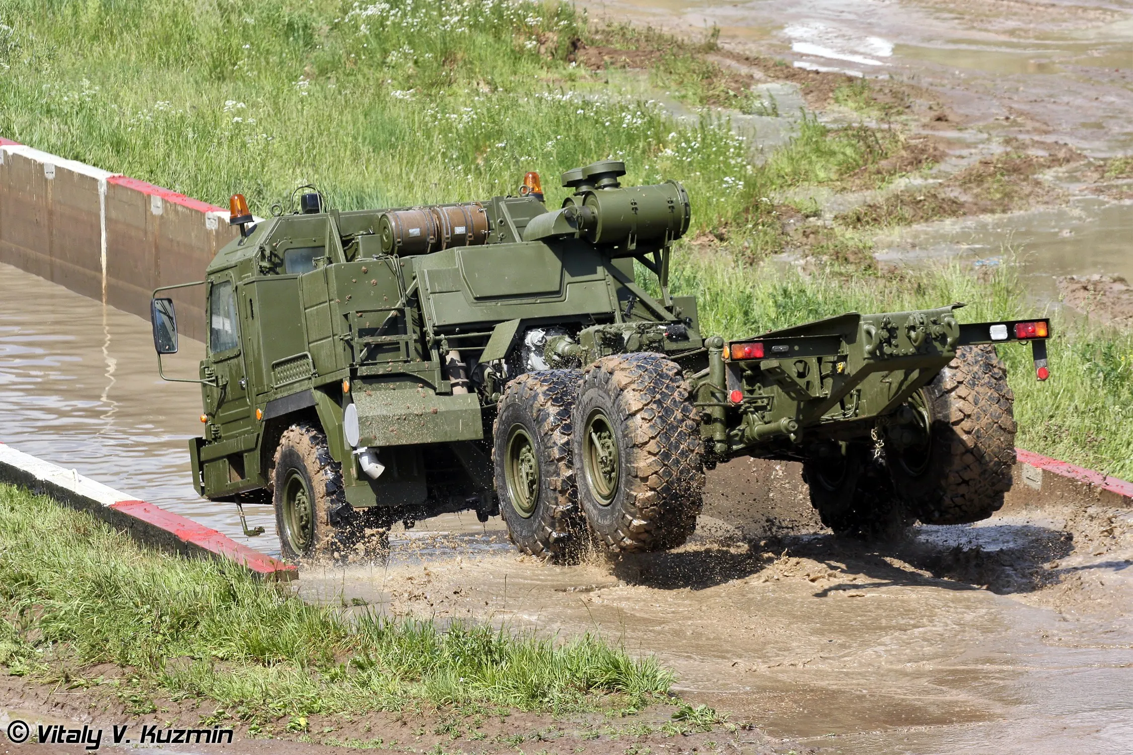 Рам база. Шасси баз-69092. Шасси баз-69092-012. Тягач баз-69092. Баз 69092.