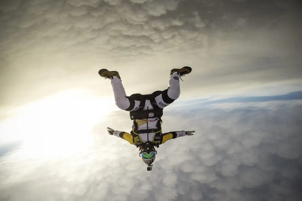 Skydivers Jump at 10,000 Meters over Mont Blanc