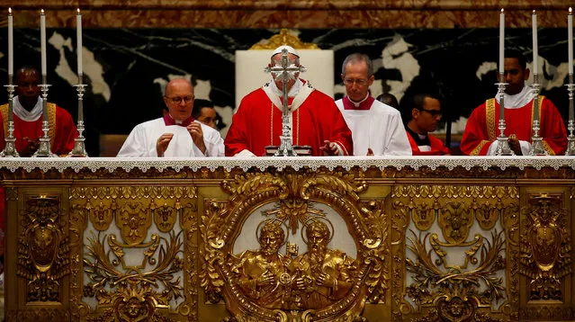 Pope Francis blesses the altar as he leads a Mass for cardinals and bishops who have passed away over the past year, at the St. Peter's basilica in Vatican, November 3, 2017. (Photo by Stefano Rellandini/Reuters)