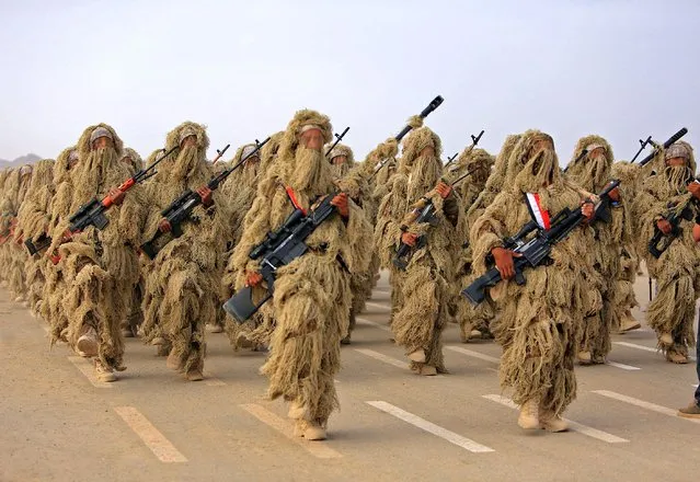 Fighters loyal to Yemen's Saudi-backed government take part in a military parade marking the 56th anniversary of the 1962 revolution which established the Yemeni republic, in the country's northeastern province of Marib, on September 26, 2022. (Photo by AFP Photo/Stringer)