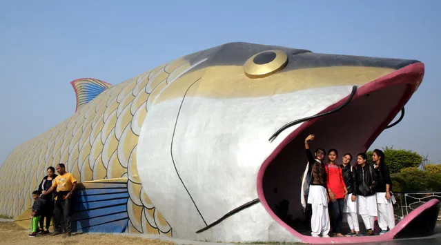 Indian collage girls take selfie with the fish mouth shape entrance of an aquarium on the occasion of World Fisheries day in Jammu, the winter capital of Kashmir, India, 21 November 2017. World Fisheries day is celebrated every year on 21 November throughout the world by the fishing communities. (Photo by Jaipal Singh/EPA/EFE)
