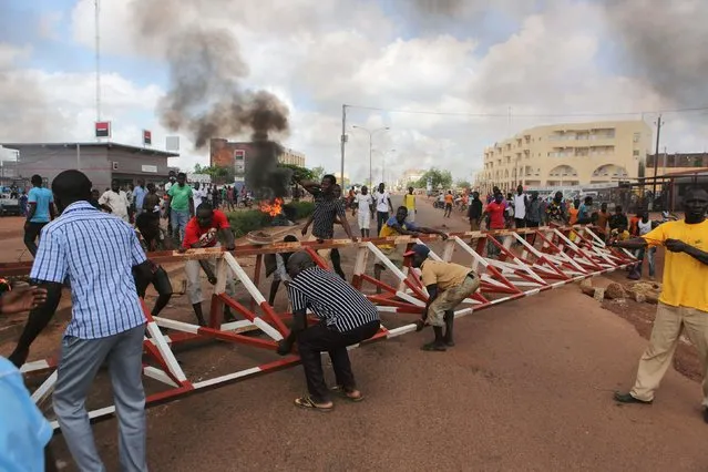 Anti-coup protesters erect a barricade in Ouagadougou, Burkina Faso, September 19, 2015. (Photo by Joe Penney/Reuters)