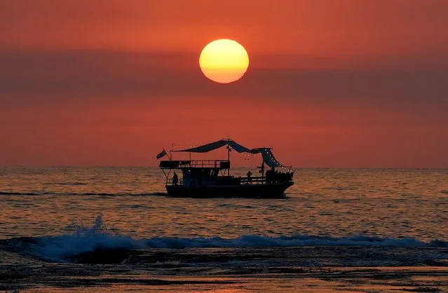 Tourists take a boat ride during the sunset on the seafront of Byblos (Jbeil), north of Beirut, Lebanon, 21 July 2017. (Photo by Wael Hamzeh/EFE)