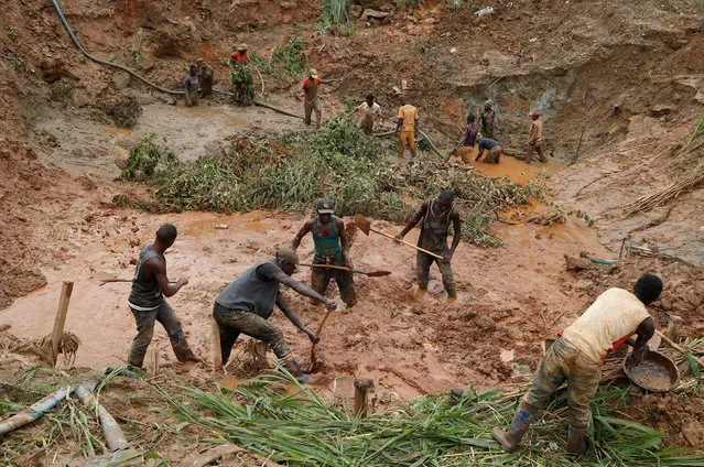 Men work at Makala gold mine camp near the town of Mongbwalu in Ituri province, eastern Democratic Republic of Congo on April 7, 2018. (Photo by Goran Tomasevic/Reuters)