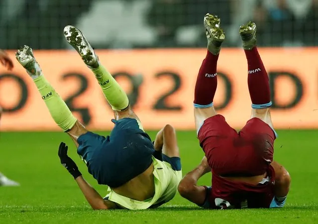 West Ham United's Mark Noble and Bournemouth's Dominic Solanke take a tumble during a match at London Stadium in London, Britain on January 1, 2020. (Photo by Eddie Keogh/Reuters)