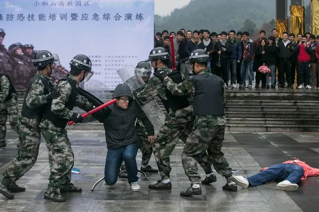 Police and civilians take part in an anti-terrorism drill at a college in Hangzhou, Zhejiang province, China December 10, 2015. (Photo by Reuters/Stringer)
