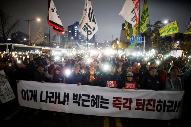 People march toward the Presidential Blue House during a protest calling South Korean President Park Geun-hye to step down in Seoul, South Korea, November 19, 2016. (Photo by Kim Hong-Ji/Reuters)