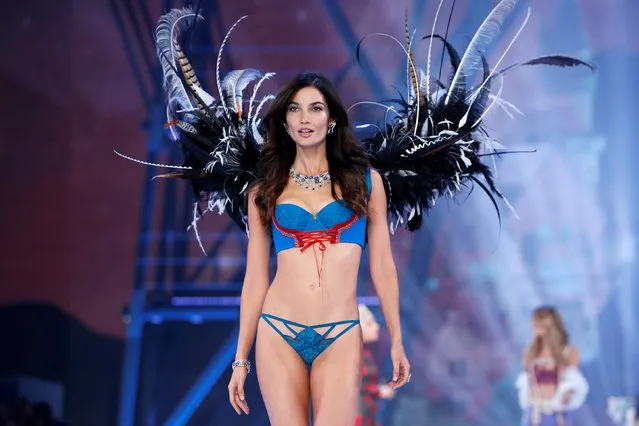 Model Lily Aldridge presents a creation during the 2016 Victoria's Secret Fashion Show at the Grand Palais in Paris, France, November 30, 2016. (Photo by Charles Platiau/Reuters)