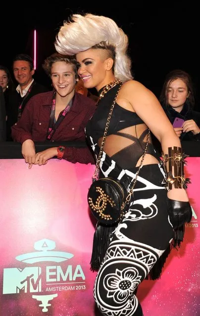 Eva Simmons poses with fans at the MTV EMA's 2013. (Photo by Kevin Mazur/WireImage)