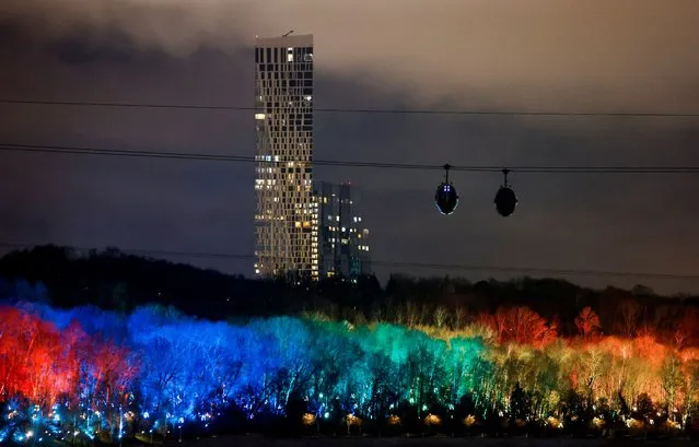 Cable cars are seen over the illuminated Vorobyovy Gory park during chilly autumn weather in Moscow, Russia on November 8, 2023. (Photo by Maxim Shemetov/Reuters)