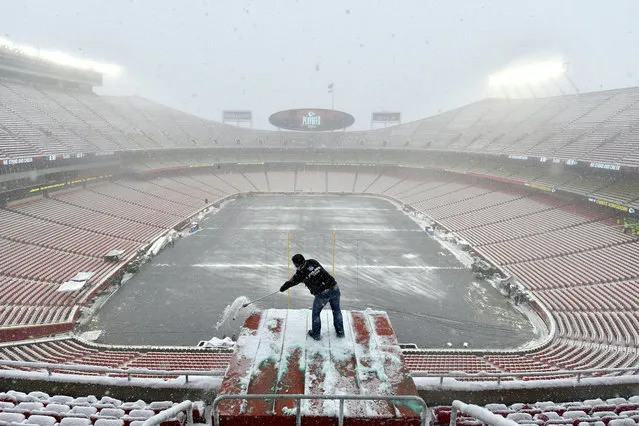 Kyle Haraugh, of NFL Films, clears snow from a camera location at Arrowhead Stadium before an NFL divisional football playoff game between the Kansas City Chiefs and the Indianapolis Colts, in Kansas City, Mo., Saturday, January 12, 2019. (Photo by Ed Zurga/AP Photo)