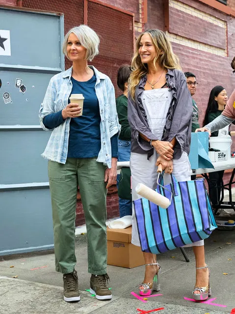 Cynthia Nixon and Sarah Jessica Parker seen on the set of “And Just Like That...” the follow up series to “s*x and the City” on the streets of Brooklyn on November 2, 2021 in New York City. (Photo by Jose Perez/Bauer-Griffin/Rex Features/Shutterstock)