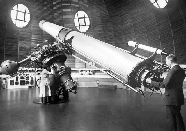 The 65 cm refractor telescope installed at the Berlin University Observatory, Babelsberg, Germany, circa 1924. (Photo by Underwood Archives/Getty Images)
