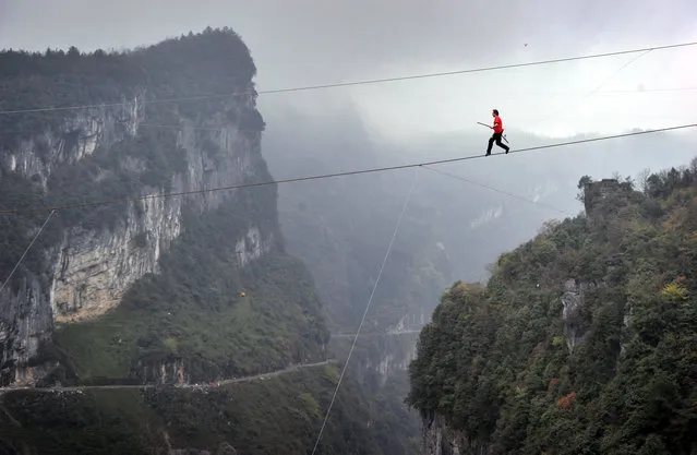 Freddy Nock of Switzerland walks on a tightrope during a competition in Wulong County, Chongqing, China, March 30, 2016. (Photo by Reuters/Stringer)
