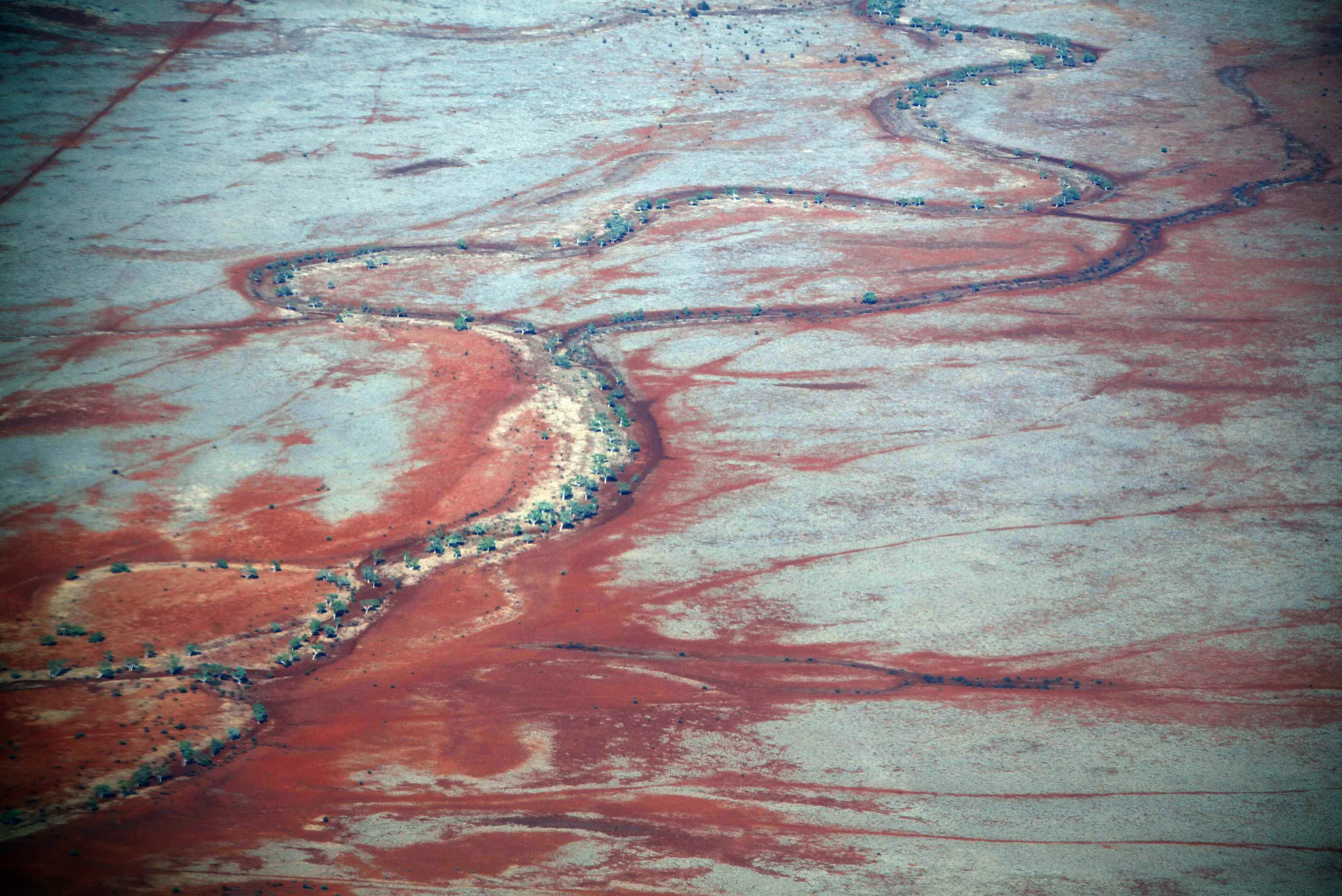 Пересыхающие реки называют. Калахари пересохшие реки. Пересыхающие русла рек в Австралии. Высохшая река. Высохшее русло реки.