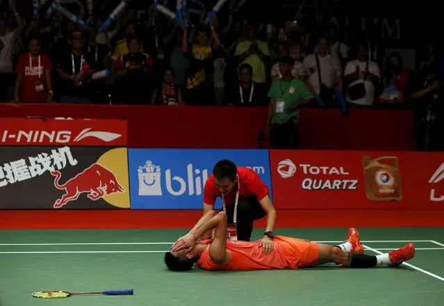 China's Chen Long reacts with his coach after beating Malaysia's Lee Chong Wei during their men's singles finals badminton match at the BWF World Championships in Jakarta, August 16, 2015. (Photo by Reuters/Beawiharta)