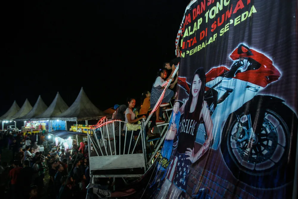 Devil's Barrel Show: Female Indonesian Wall of Death Rider
