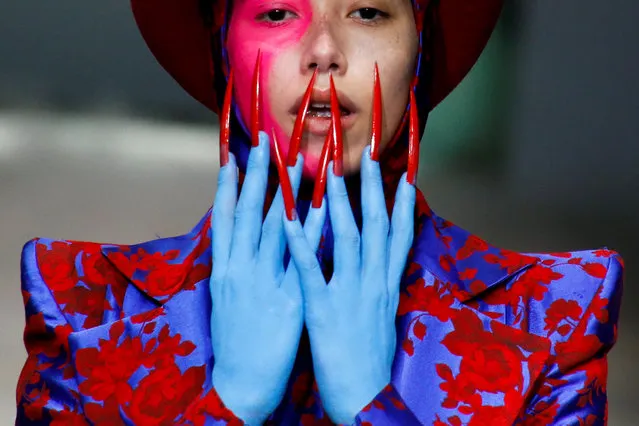 A model presents a creation by Hu Sheguang at China Fashion Week in Beijing, China, November 7, 2017. (Photo by Thomas Peter/Reuters)