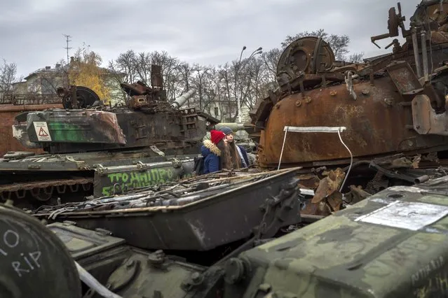 Women stand in front of a display of destroyed Russian tanks and armoured vehicles in downtown Kyiv, Ukraine, Monday, November 7, 2022. (Photo by Bernat Armangue/AP Photo)