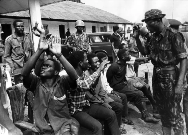 An Ibo soldier captured by Nigerian federal troops near Owerri in Biafra throws his hands up in anguish as hIS captors tell him he will be sentenced to death as a traitor, September 30, 1968. (Photo by Dennis Lee Royle/AP Photo)