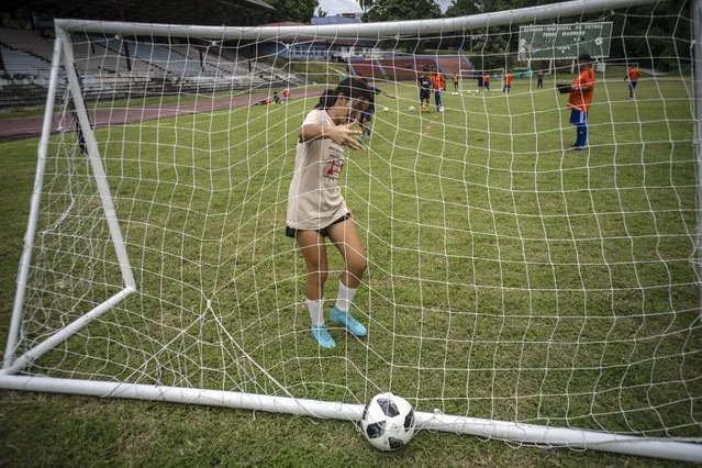 Gabriela Alfonso Cabrera trains at the Pedro Marrero stadium in Havana, Cuba, Wednesday, September 14, 2022. Alfonso sometimes is still the only girl playing alongside boys who are bigger and stronger than her, but she is not quitting after having waited four years to share a field with them. (Photo by Ramon Espinosa/AP Photo)