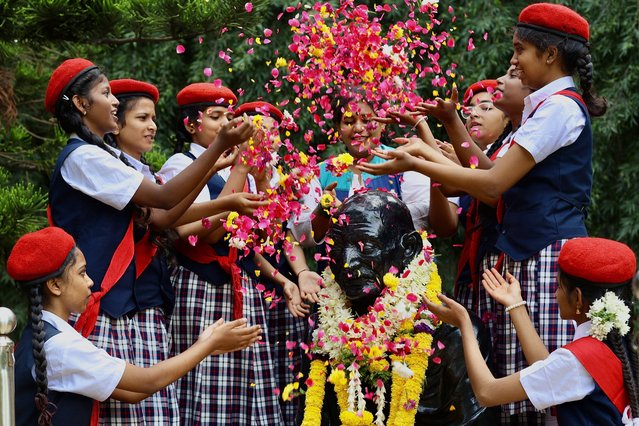 Students offer rose petals at a monument of Mahatma Gandhi during the Gandhi Jayanthi celebration that marks Gandhi's birth anniversary in Bangalore, India, 02 October 2025. Gandhi Jayanti is celebrated annually across India on 02 October, to mark the birthday of Mohandas Karamchand Gandhi. This year marks the 156th birth anniversary of Mahatma Gandhi, also known as the father of the Indian nation. (Photo by Jagadeesh N.V./EPA)