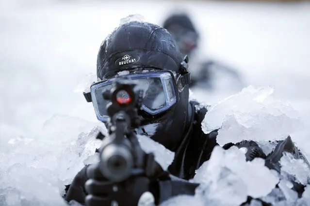 A member of the South Korean Special Warfare Forces takes his position in frozen waters during a winter exercise in Pyeongchang January 8, 2015. (Photo by Kim Hong-Ji/Reuters)