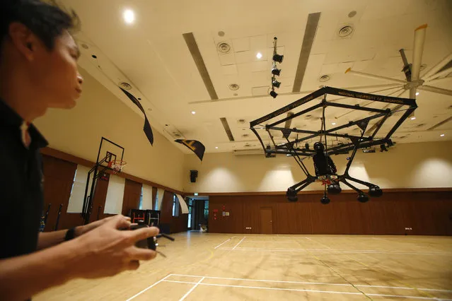 Kenny Chua pilots the Snowstorm, a personal flying machine built by a group of engineering students of the National University of Singapore (NUS), at NUS gymnasium in Singapore December 10, 2015. (Photo by Edgar Su/Reuters)