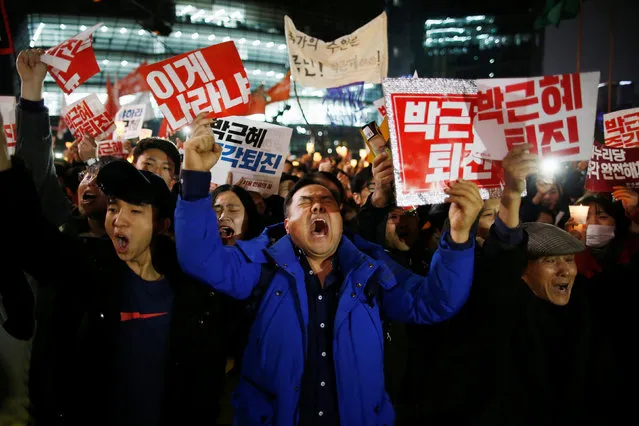 People chant slogans as they march toward the Presidential Blue House during a protest calling South Korean President Park Geun-hye to step down in Seoul, South Korea, November 19, 2016. (Photo by Kim Hong-Ji/Reuters)