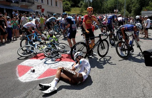 General view of riders after a crash during stage 15 of the Tour de France, Les Gets Les Portes Du Soleil to Saint-Gervais Mont-Blanc, France on July 16, 2023. (Photo by Benoit Tessier/Reuters)