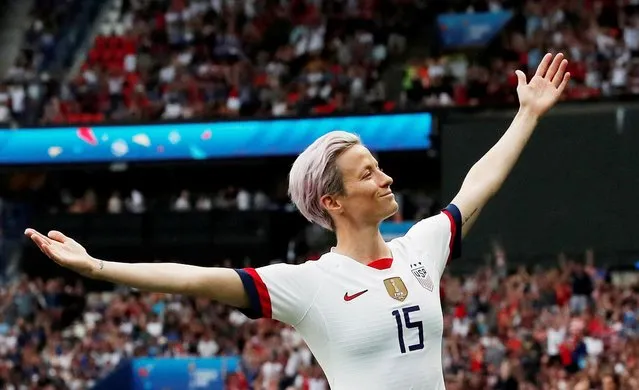 Megan Rapinoe of the U.S. celebrates scoring their first goal during the Women's World Cup quarter-final match against France at Parc des Princes in Paris, France, June 28, 2019. Rapinoe struck twice as the United States beat hosts France 2-1 in the quarter-finals to set up a last-four clash with England. (Photo by Benoit Tessier/Reuters)