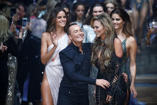 Designer Julien Macdonald appears following his catwalk show at London Fashion Week in London, Britain, September 16, 2019. (Photo by Henry Nicholls/Reuters)