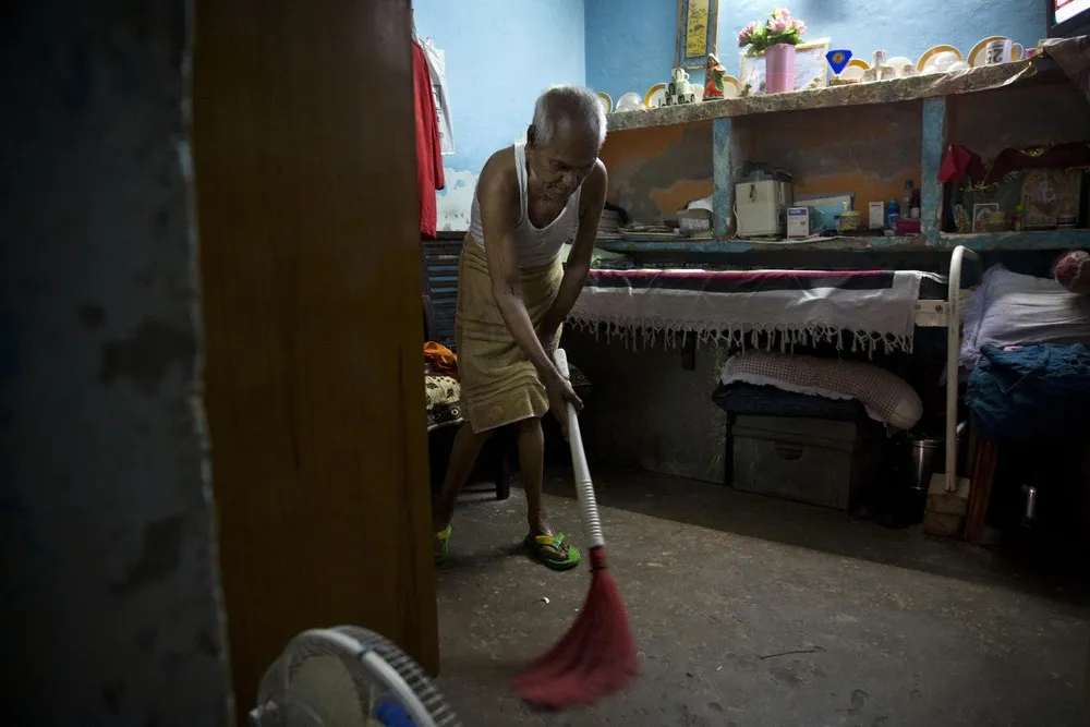 India's “Medicine Baba” Gets Drugs from Rich, Gives to Poor