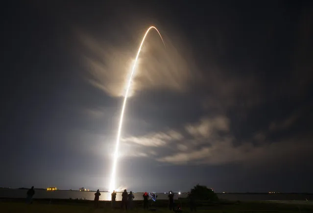 The unmanned Falcon 9 rocket launched by SpaceX, on a cargo resupply service mission to the International Space Station, lifts off from the Cape Canaveral Air Force Station in Cape Canaveral, Florida January 10, 2015. The unmanned Space Exploration Technologies Falcon 9 rocket blasted off from Florida on Saturday carrying a cargo capsule for the International Space Station, then turned around to attempt an unprecedented landing on earth.While the cargo ship flies towards the space station, the rocket was expected to head back to a floating platform in the Atlantic Ocean some 200 miles (322 km) off Jacksonville, Fla., north of the Cape Canaveral Air Force Station launch site. (Photo by Scott Audette/Reuters)