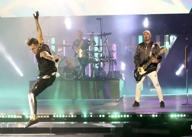 Hedley perform during the iHeartRadio Much Music Video Awards (MMVAs) in Toronto, Ontario, Canada June 19, 2016. (Photo by Fred Thornhill/Reuters)