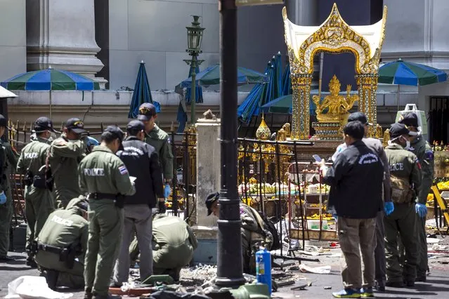 Experts investigate the Erawan shrine at the site of a deadly blast in central Bangkok, Thailand, August 18, 2015. (Photo by Athit Perawongmetha/Reuters)